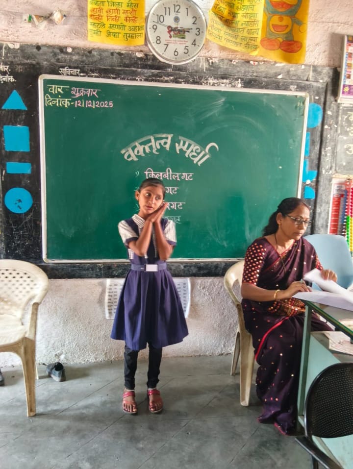 केंद्र स्तरीय स्पर्धेत घवघवीत यश: वक्तृत्व, वेशभूषा व गीतगायन स्पर्धांमध्ये विद्यार्थिनींचे चमकदार यश