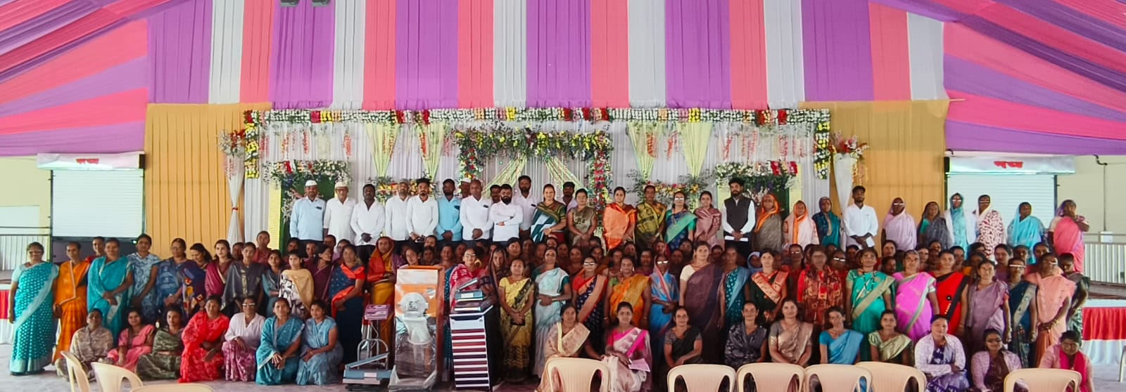 जनसेवा फाऊंडेशने साकूर गटातील २१ बचतगटांना केले ७३ लाखाचे  साहित्य  वाटप: आमदार अमोल खताळ यांच्या पत्नी निलम खताळ यांच्या हस्ते वितरण