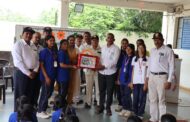 सीमेवरील जवानांप्रती कृतज्ञता व्यक्त करण्यासाठी डेरे स्कूलमध्ये ‘एक राखी सैनिकांसाठी’ उपक्रम: रक्षाबंधनानिमित्त विद्यार्थ्यांनी बांधल्या माजी सैनिकांना राख्या