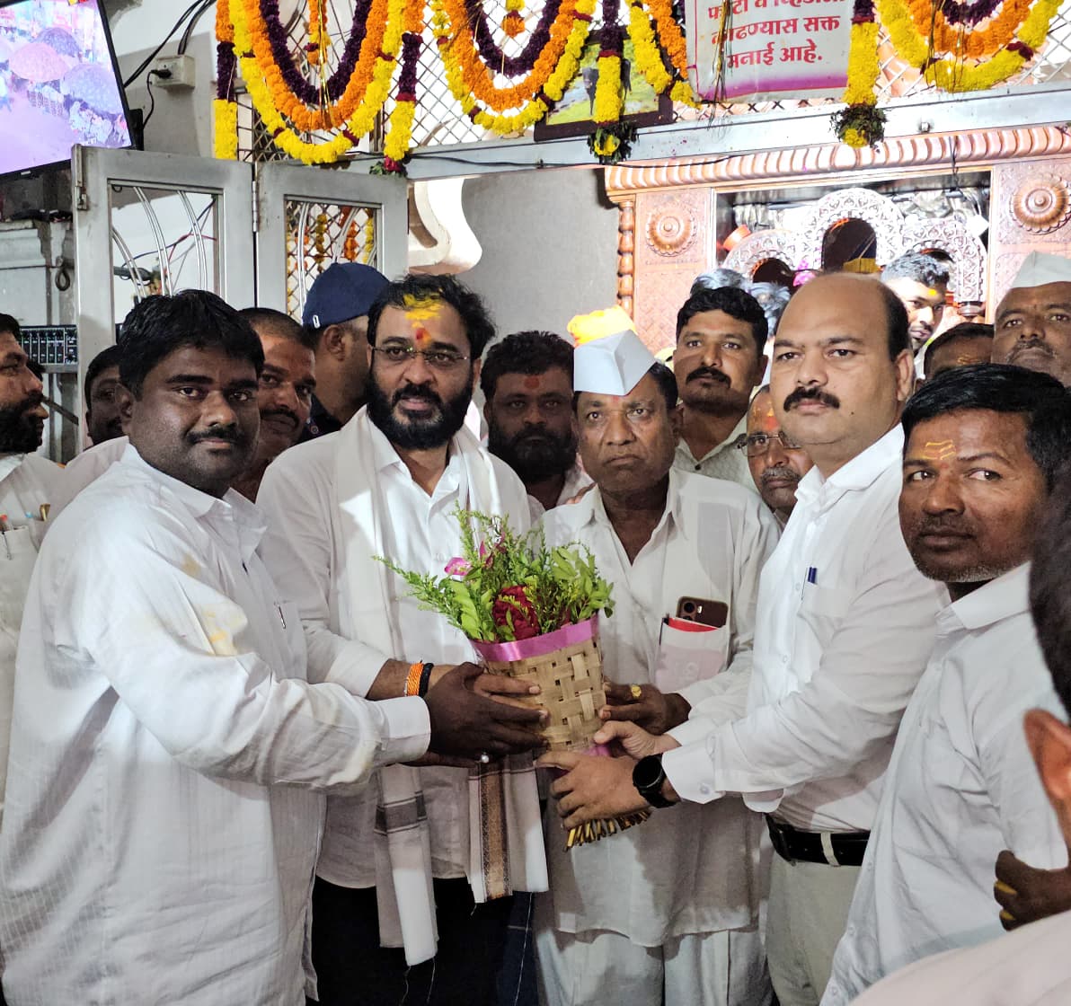 आ. अमोल खताळ यांनी घेतले साकूरच्या बिरोबाचे मनोभावे दर्शन: देवस्थानाला ‘ब’ वर्ग तीर्थक्षेत्राचा दर्जा मिळवून देणार